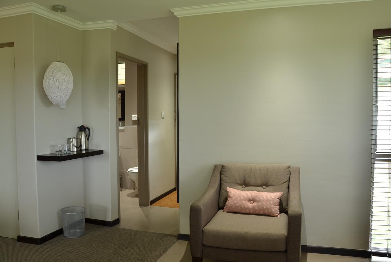 Cresta Riley'S Hotel Maun Exterior photo