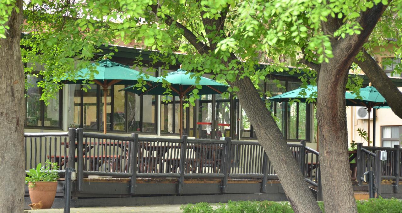 Cresta Riley'S Hotel Maun Exterior photo