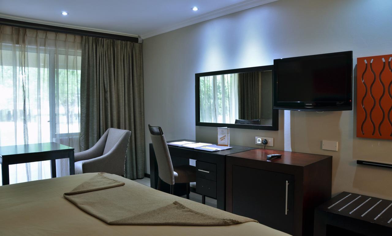 Cresta Riley'S Hotel Maun Exterior photo
