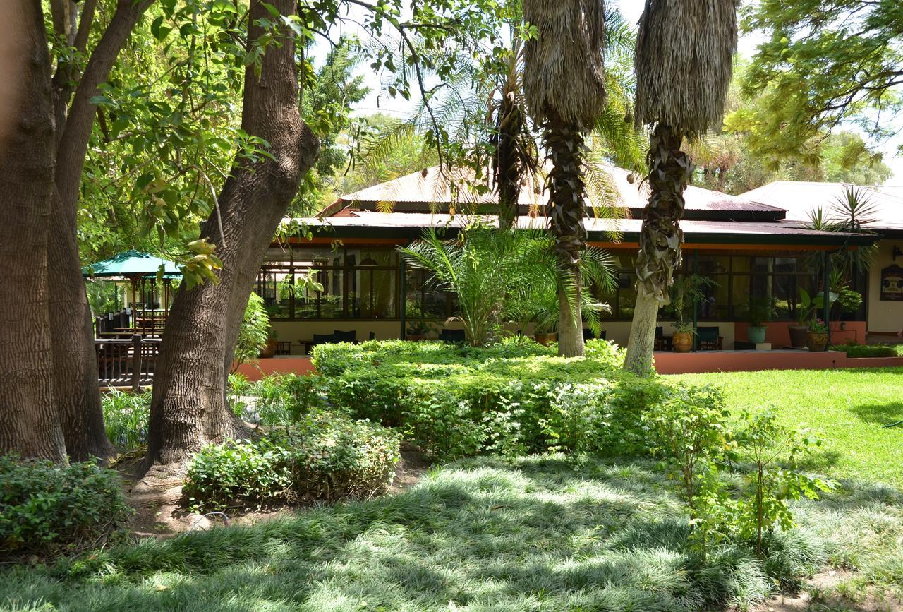 Cresta Riley'S Hotel Maun Exterior photo