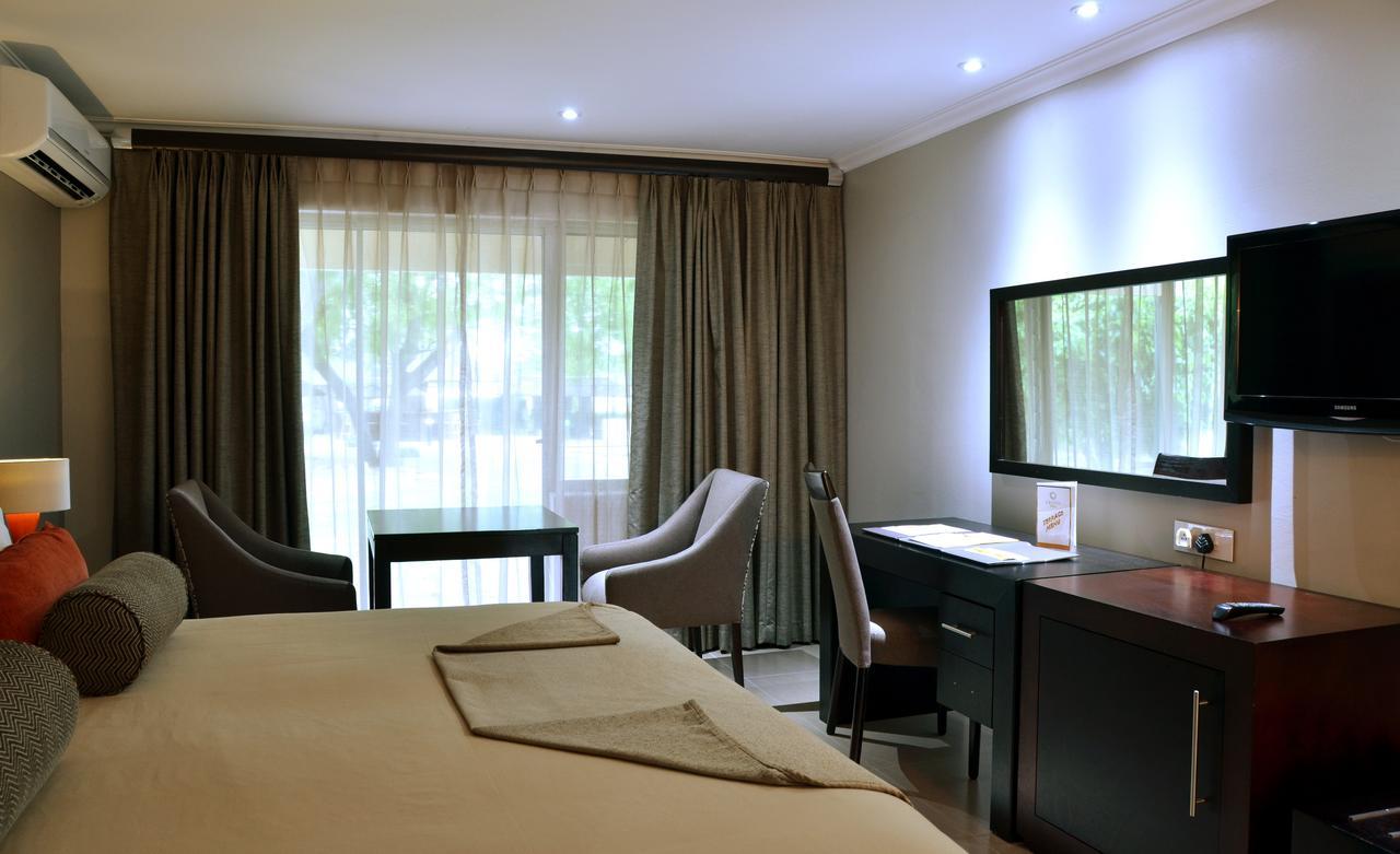 Cresta Riley'S Hotel Maun Exterior photo