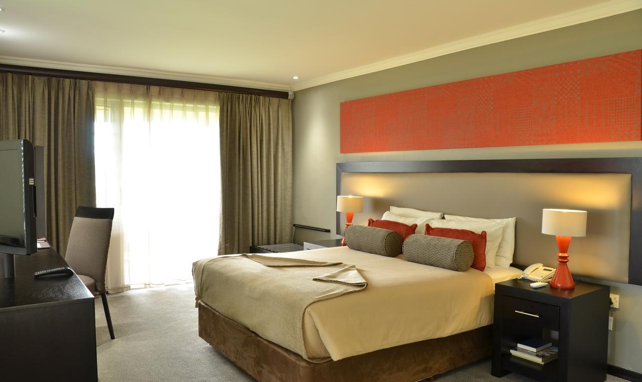 Cresta Riley'S Hotel Maun Exterior photo