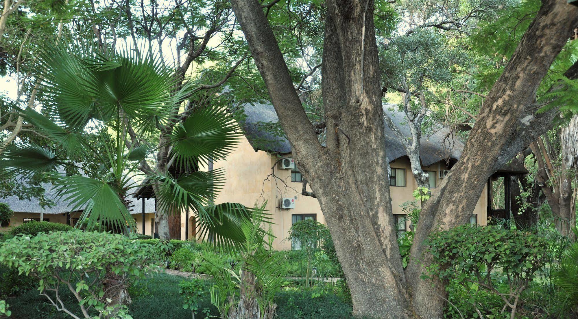 Cresta Riley'S Hotel Maun Exterior photo