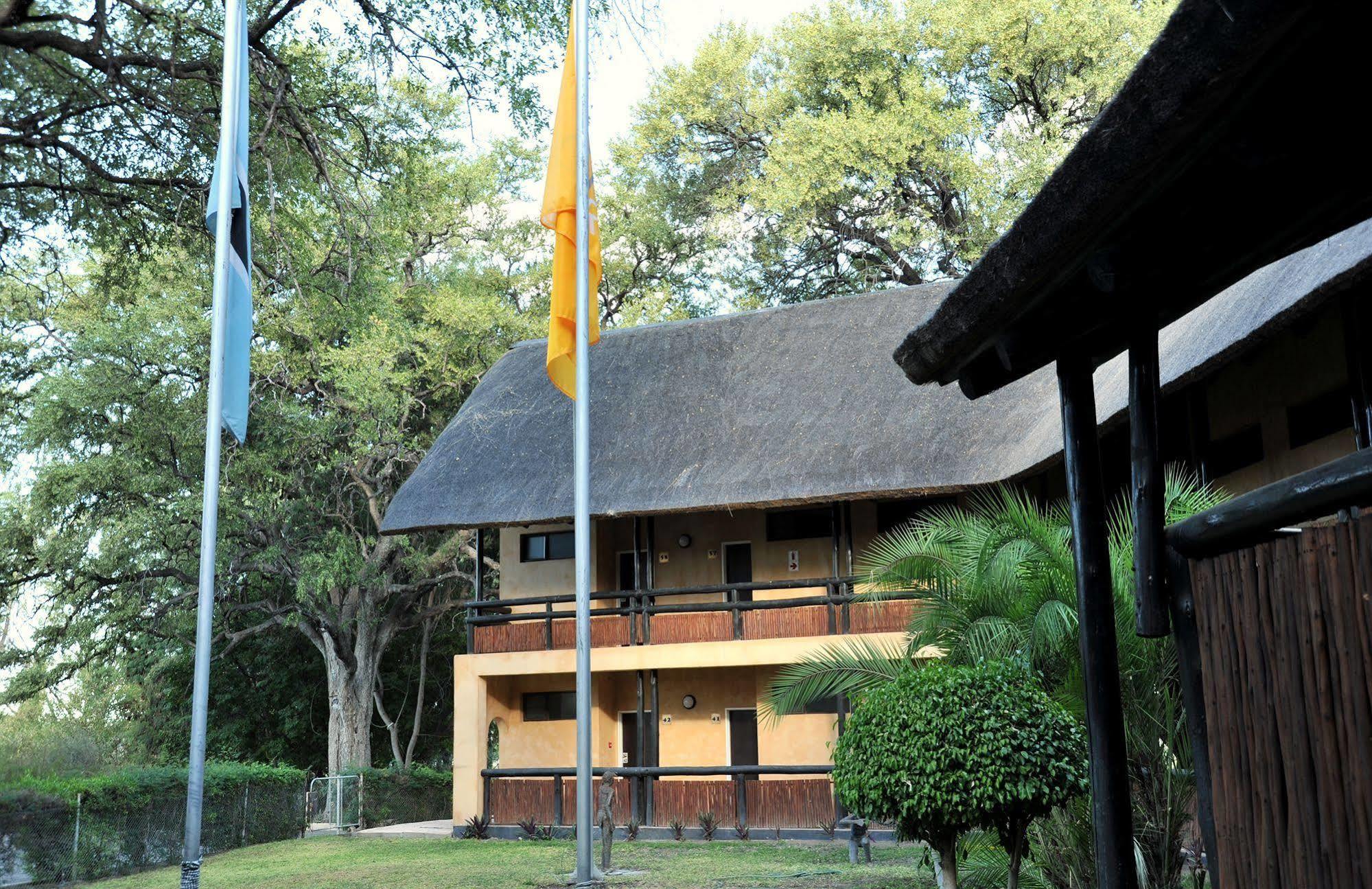 Cresta Riley'S Hotel Maun Exterior photo