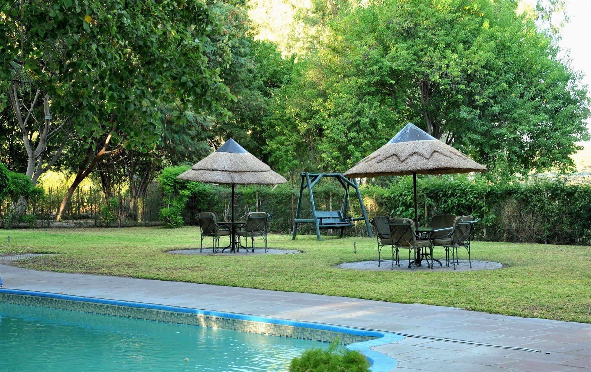 Cresta Riley'S Hotel Maun Exterior photo
