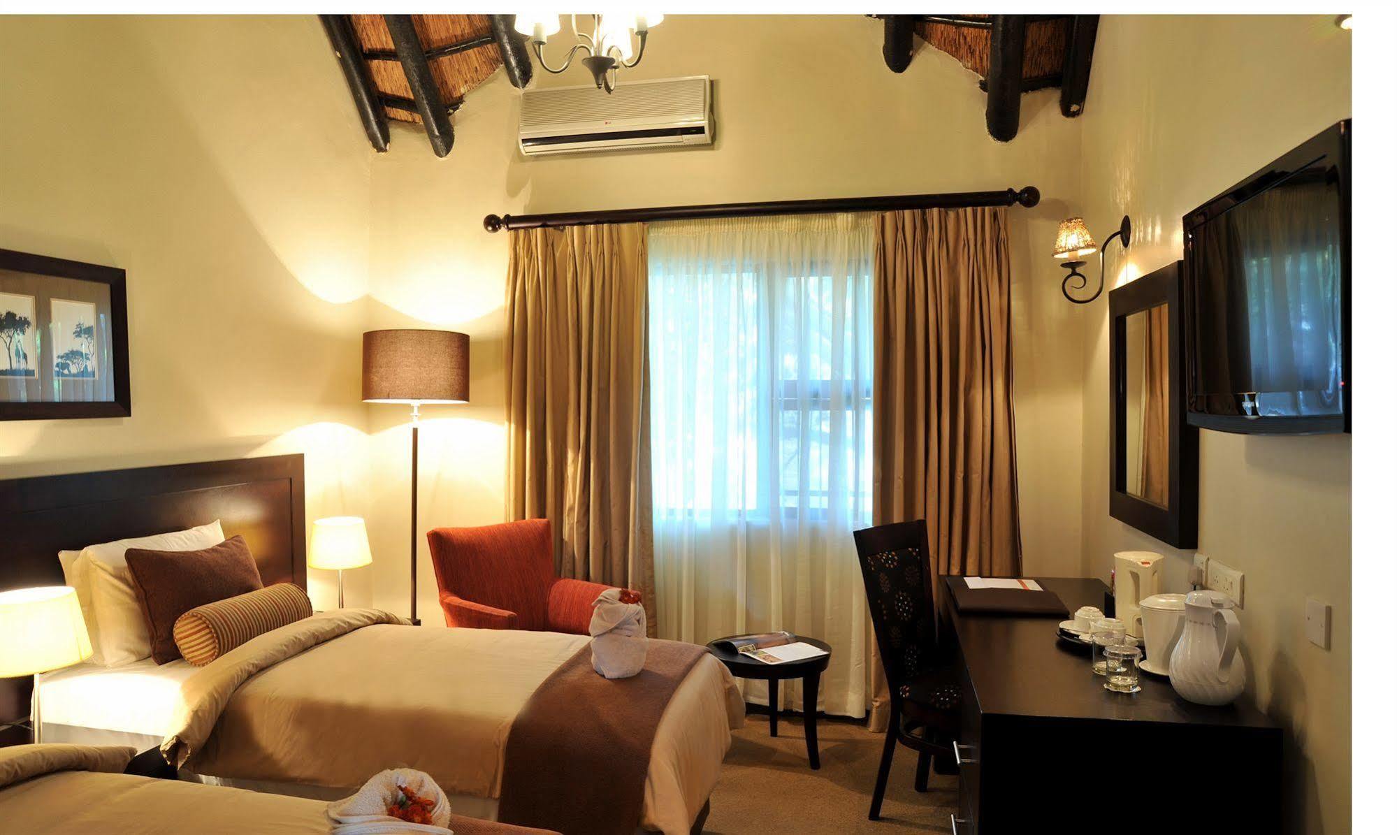 Cresta Riley'S Hotel Maun Exterior photo