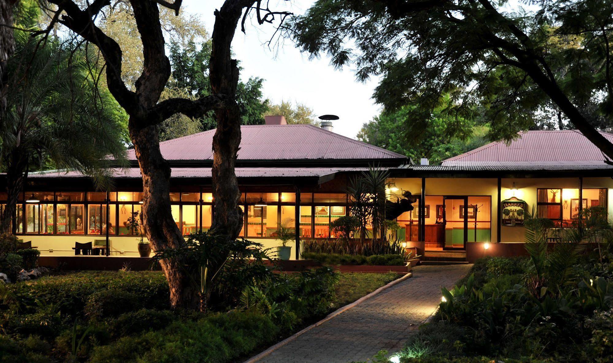 Cresta Riley'S Hotel Maun Exterior photo