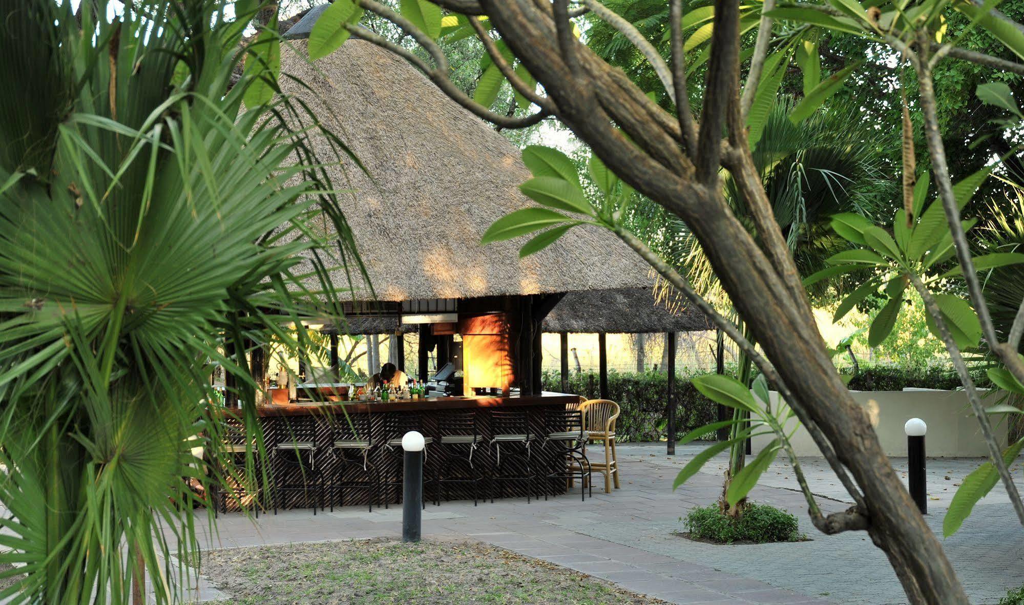 Cresta Riley'S Hotel Maun Exterior photo