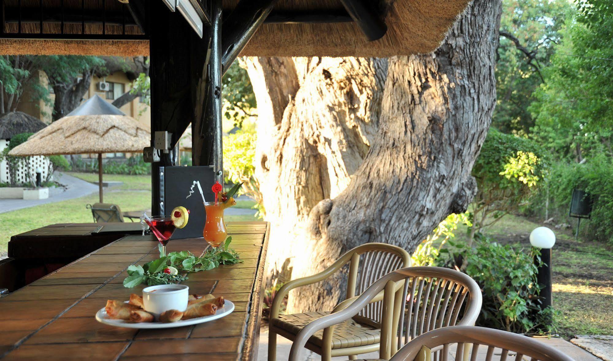 Cresta Riley'S Hotel Maun Exterior photo