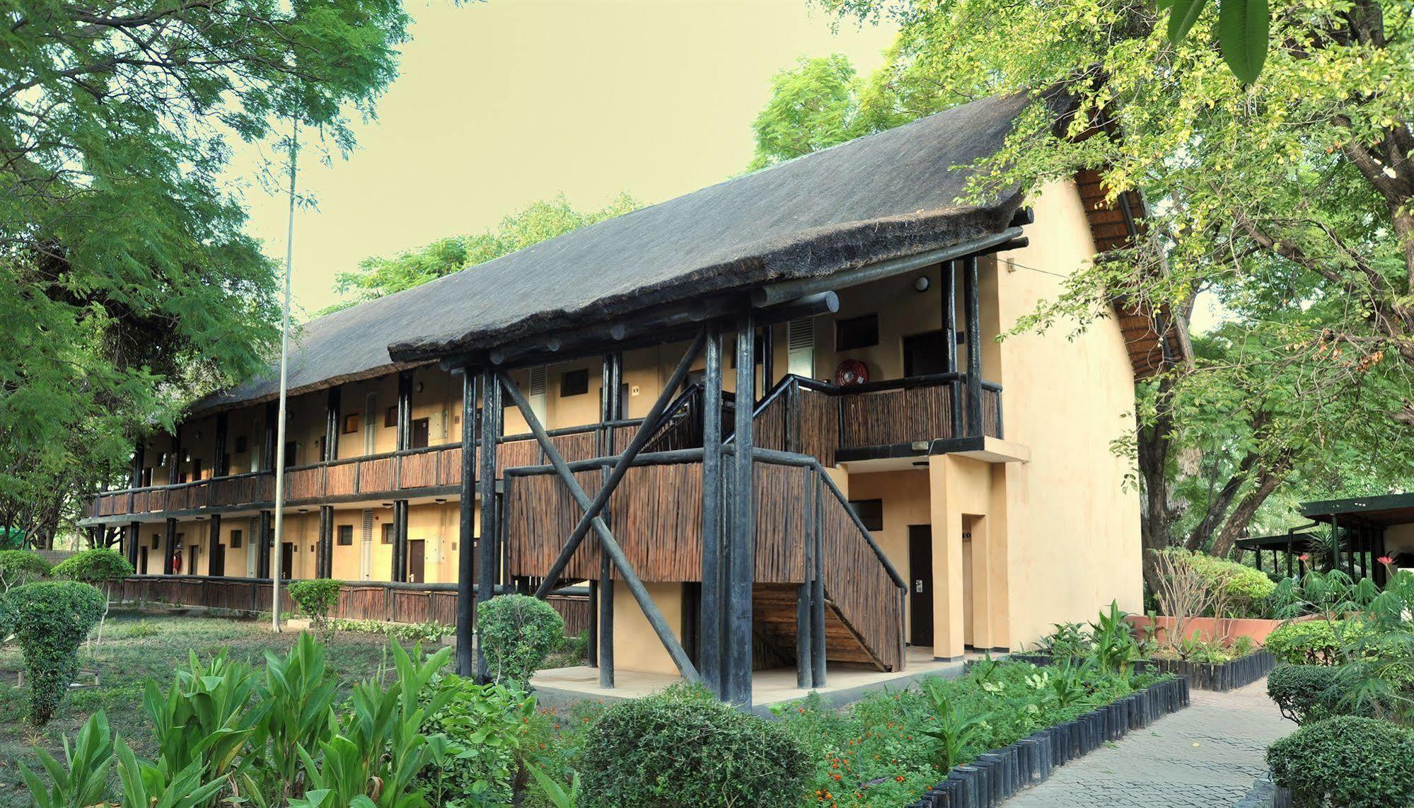 Cresta Riley'S Hotel Maun Exterior photo